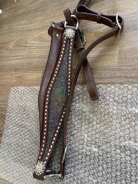 Tacktical Iridescent Leather Breast Collar